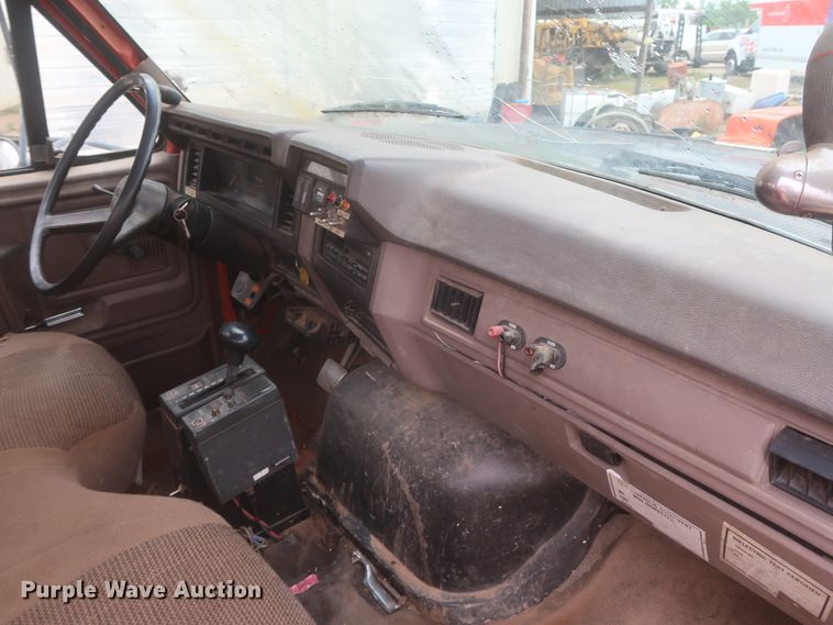 image for item IP9873 1998 Ford F800  digger derrick truck