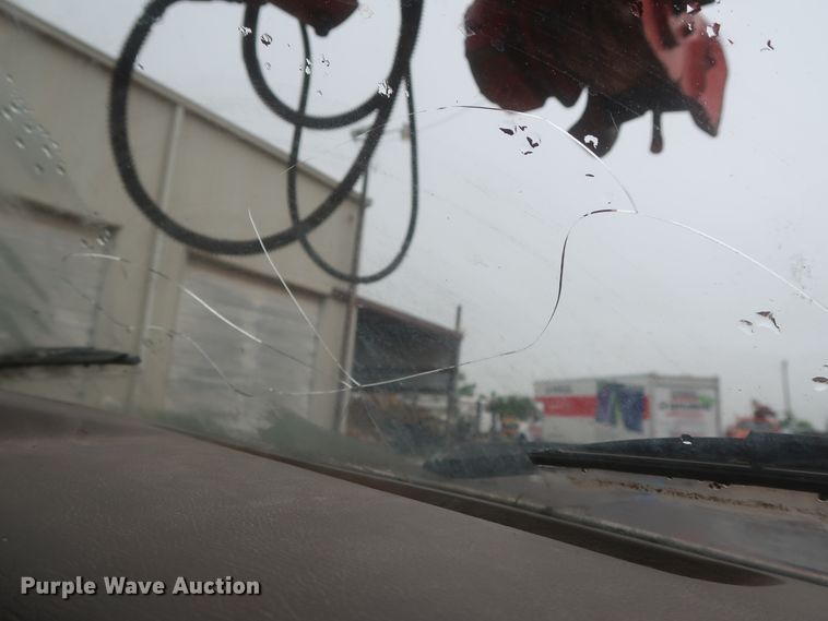 image for item IP9873 1998 Ford F800  digger derrick truck