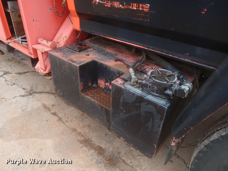 image for item IP9873 1998 Ford F800  digger derrick truck