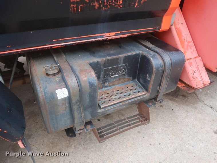 image for item IP9873 1998 Ford F800  digger derrick truck