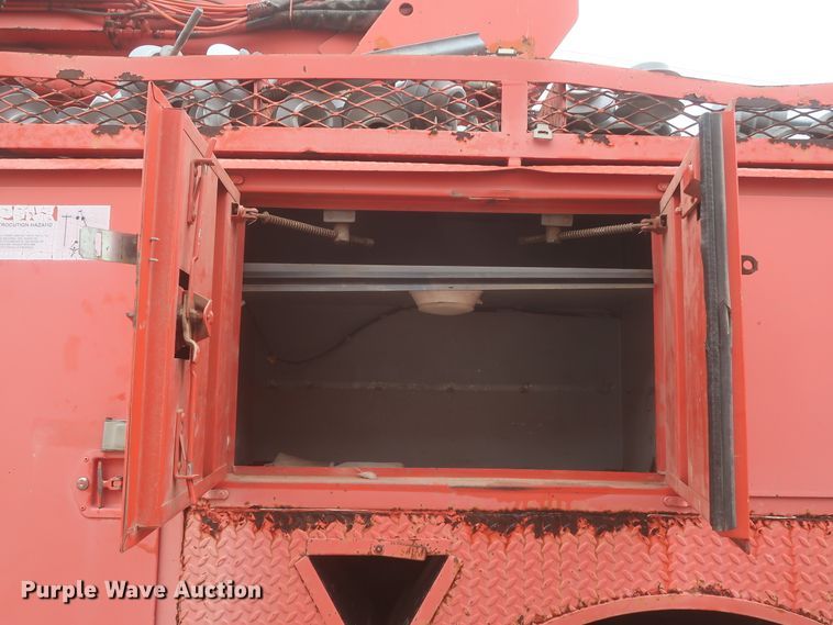 image for item IP9873 1998 Ford F800  digger derrick truck