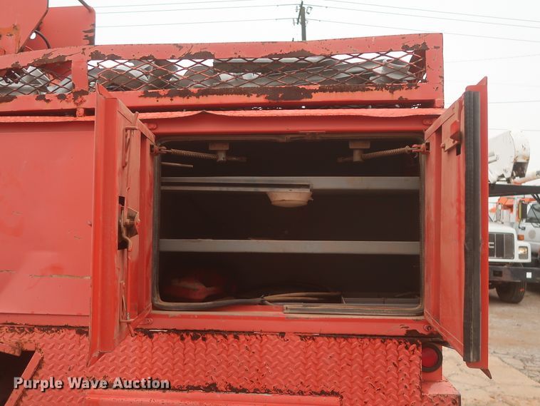 image for item IP9873 1998 Ford F800  digger derrick truck