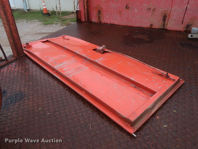 image for item IP9873 1998 Ford F800  digger derrick truck