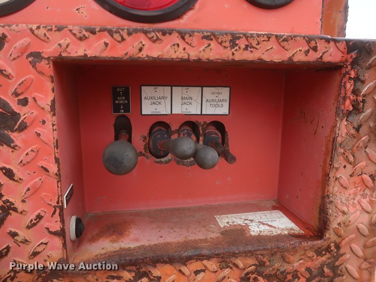 image for item IP9873 1998 Ford F800  digger derrick truck