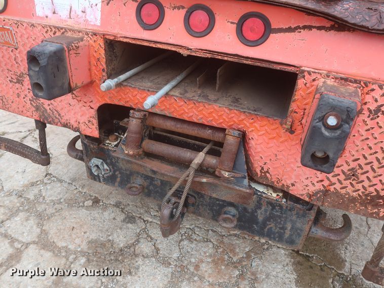 image for item IP9873 1998 Ford F800  digger derrick truck