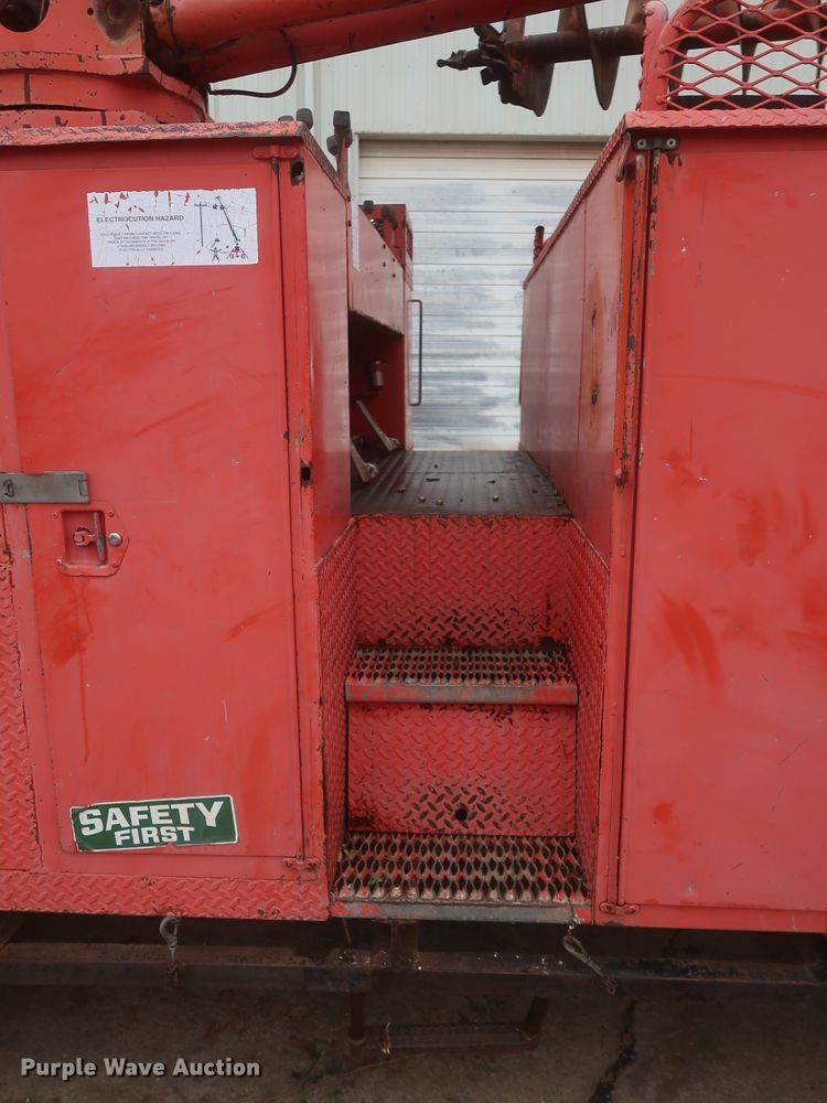 image for item IP9873 1998 Ford F800  digger derrick truck