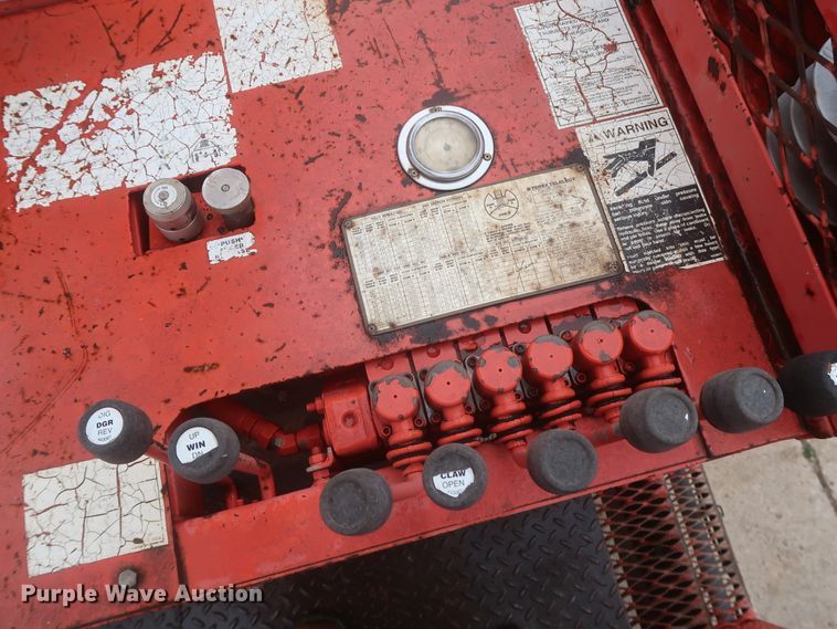 image for item IP9873 1998 Ford F800  digger derrick truck