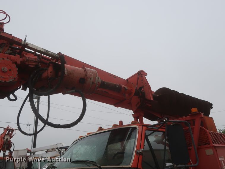 image for item IP9873 1998 Ford F800  digger derrick truck