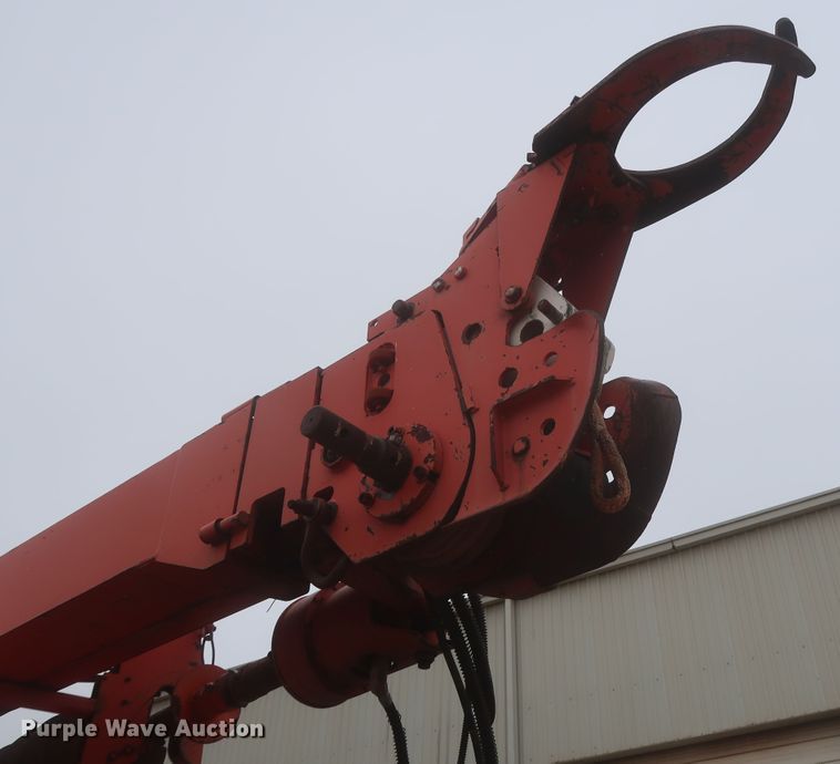 image for item IP9873 1998 Ford F800  digger derrick truck