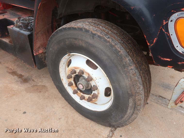 image for item IP9873 1998 Ford F800  digger derrick truck