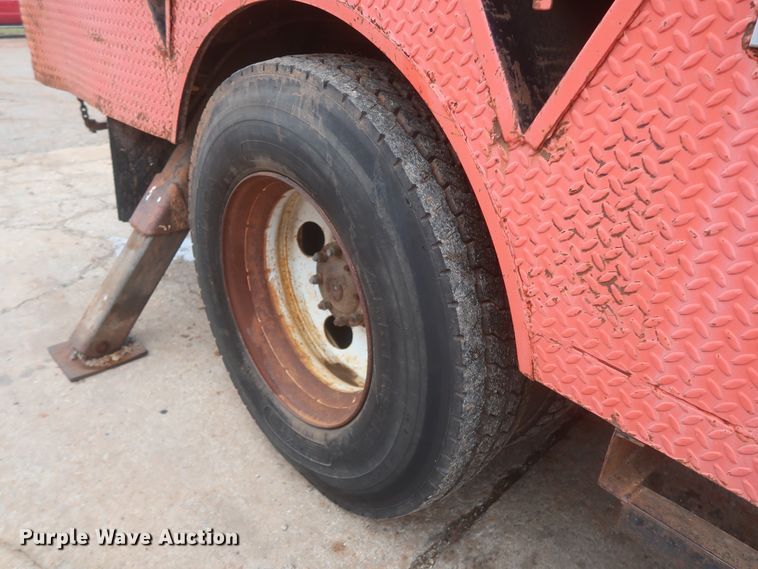 image for item IP9873 1998 Ford F800  digger derrick truck