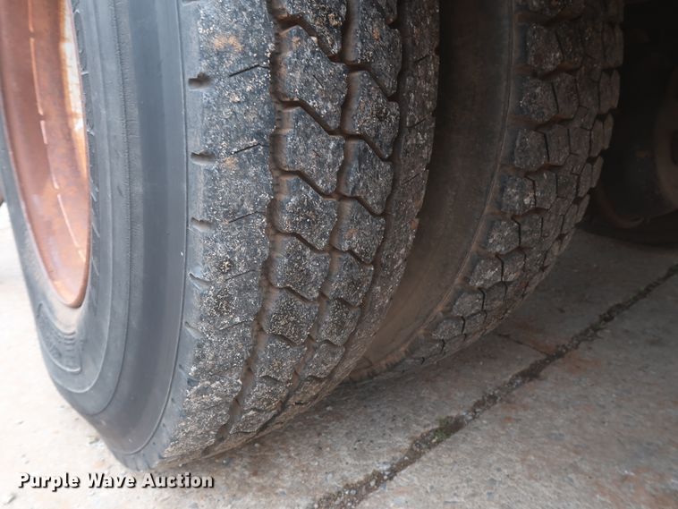 image for item IP9873 1998 Ford F800  digger derrick truck