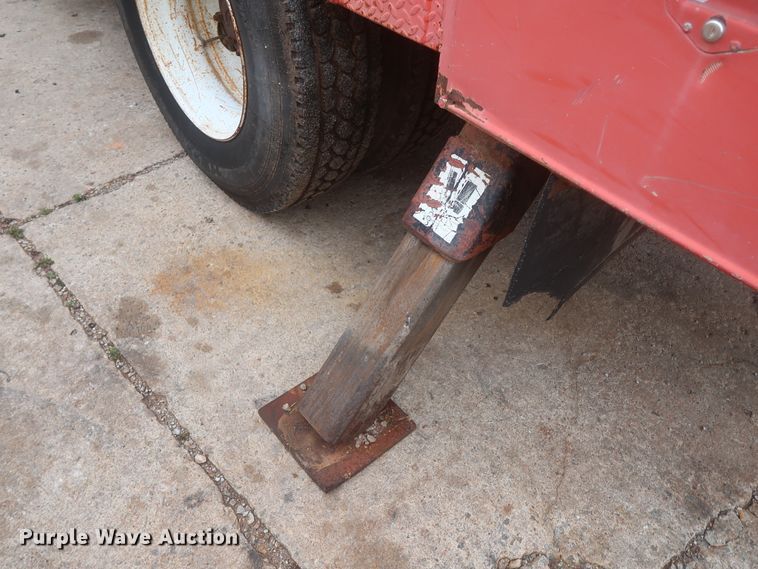 image for item IP9873 1998 Ford F800  digger derrick truck