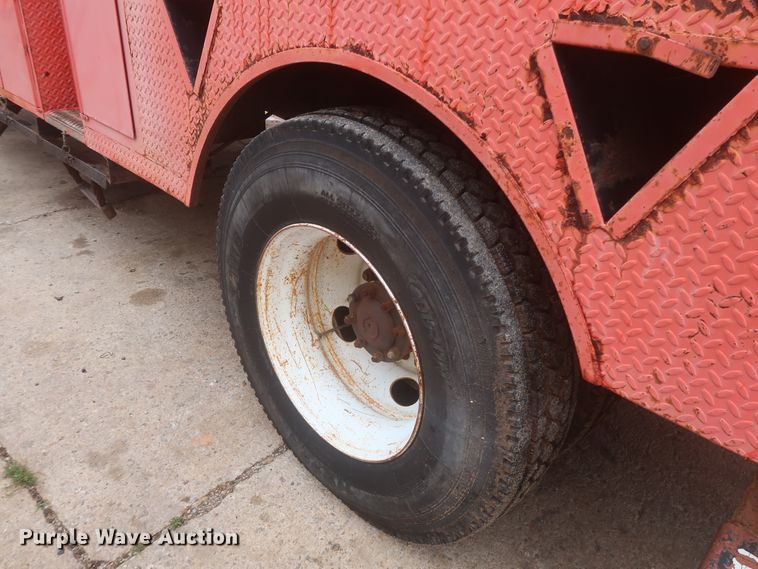 image for item IP9873 1998 Ford F800  digger derrick truck