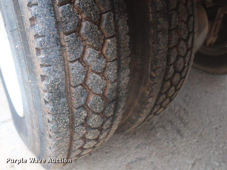 image for item IP9873 1998 Ford F800  digger derrick truck