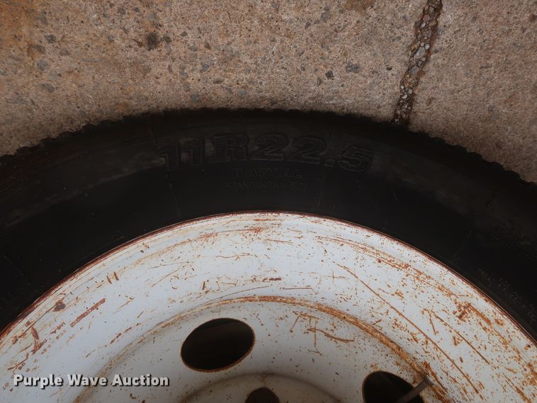 image for item IP9873 1998 Ford F800  digger derrick truck