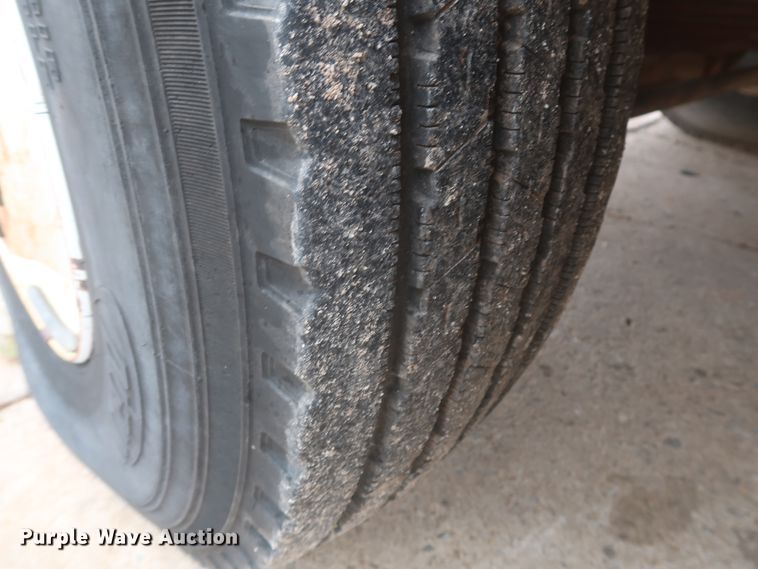 image for item IP9873 1998 Ford F800  digger derrick truck