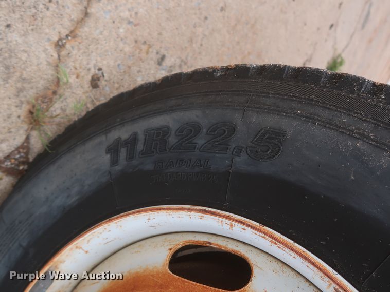 image for item IP9873 1998 Ford F800  digger derrick truck