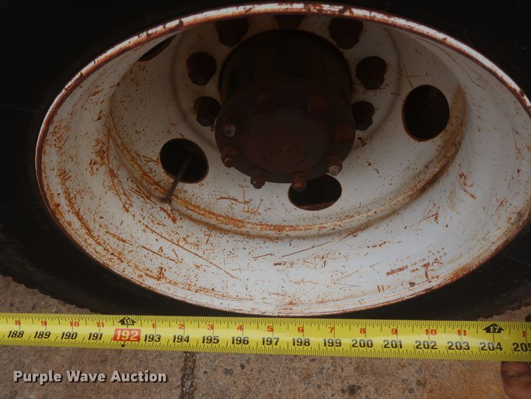 image for item IP9873 1998 Ford F800  digger derrick truck