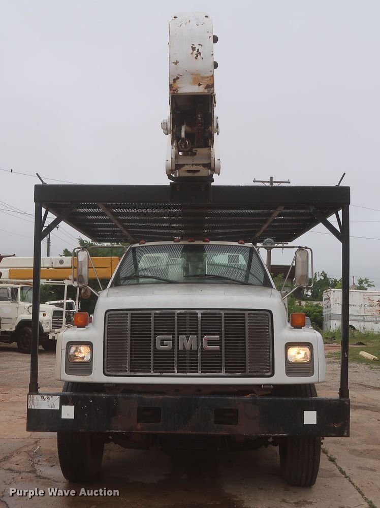 image for item IP9875 2001 GMC C7500  bucket truck