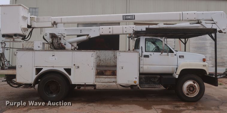 image for item IP9875 2001 GMC C7500  bucket truck