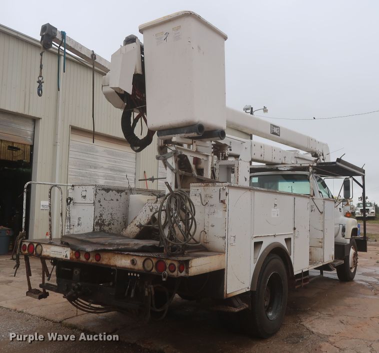 image for item IP9875 2001 GMC C7500  bucket truck