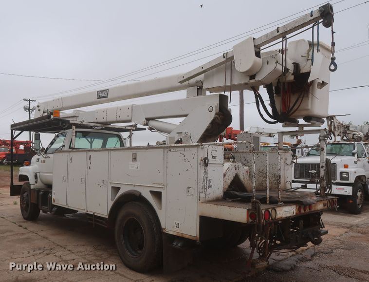 image for item IP9875 2001 GMC C7500  bucket truck