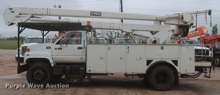 image for item IP9875 2001 GMC C7500  bucket truck
