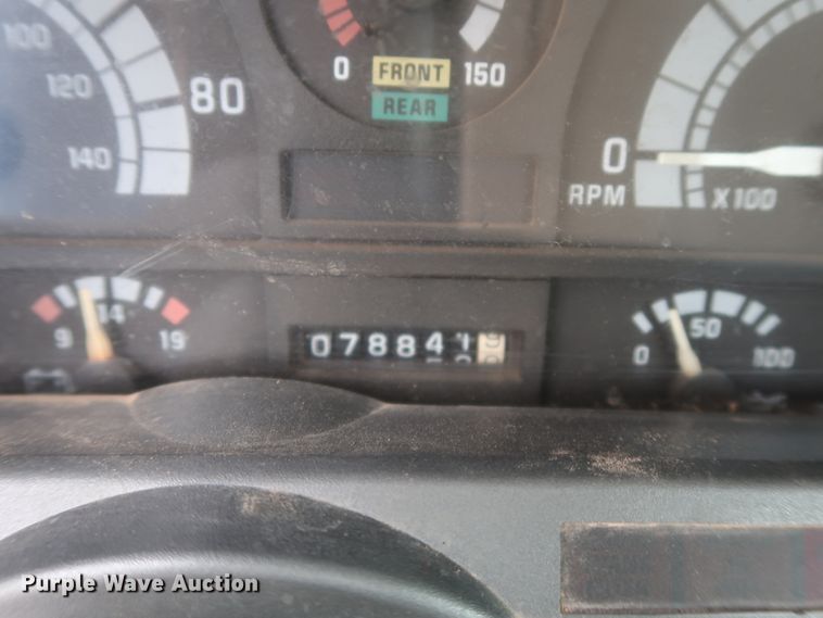 image for item IP9875 2001 GMC C7500  bucket truck