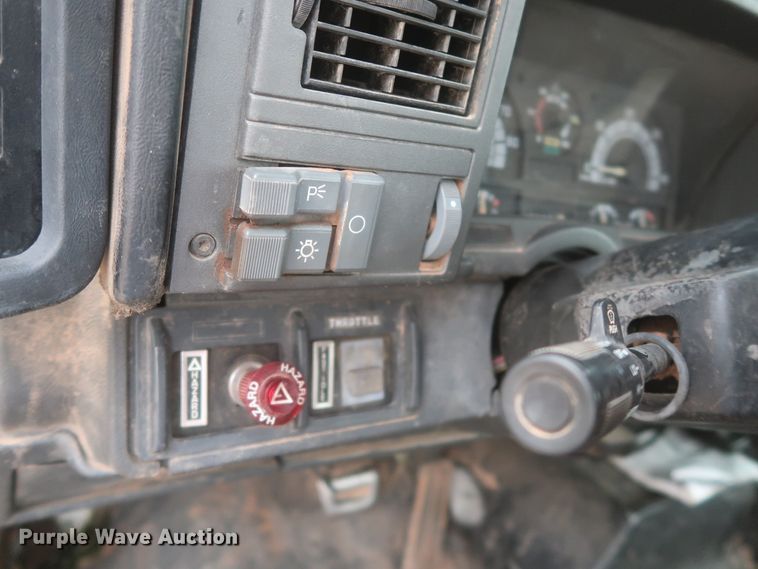 image for item IP9875 2001 GMC C7500  bucket truck