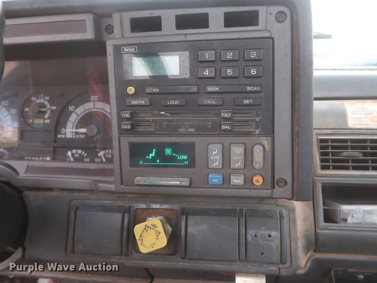 image for item IP9875 2001 GMC C7500  bucket truck