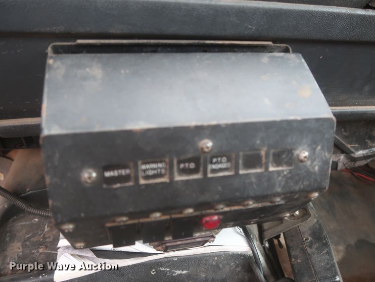 image for item IP9875 2001 GMC C7500  bucket truck