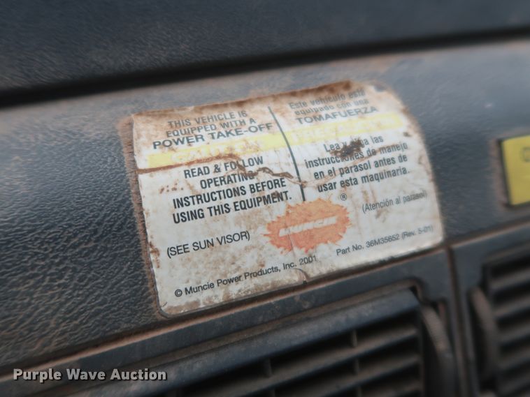 image for item IP9875 2001 GMC C7500  bucket truck