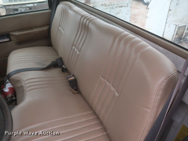 image for item IP9875 2001 GMC C7500  bucket truck