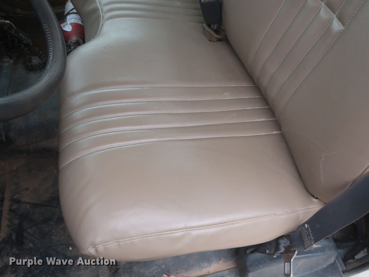 image for item IP9875 2001 GMC C7500  bucket truck