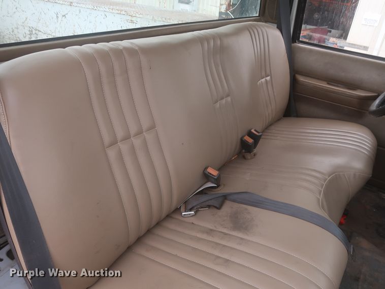 image for item IP9875 2001 GMC C7500  bucket truck