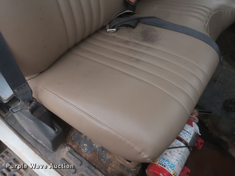 image for item IP9875 2001 GMC C7500  bucket truck