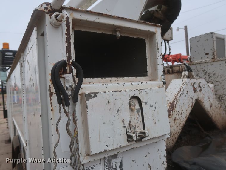 image for item IP9875 2001 GMC C7500  bucket truck