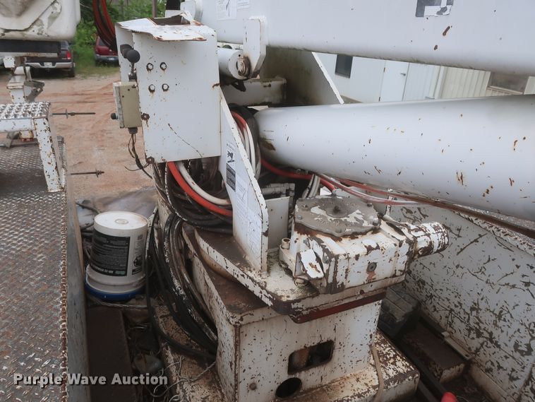 image for item IP9875 2001 GMC C7500  bucket truck