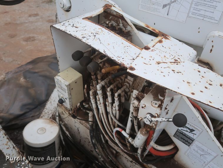 image for item IP9875 2001 GMC C7500  bucket truck