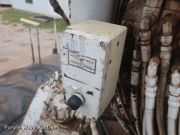 image for item IP9875 2001 GMC C7500  bucket truck