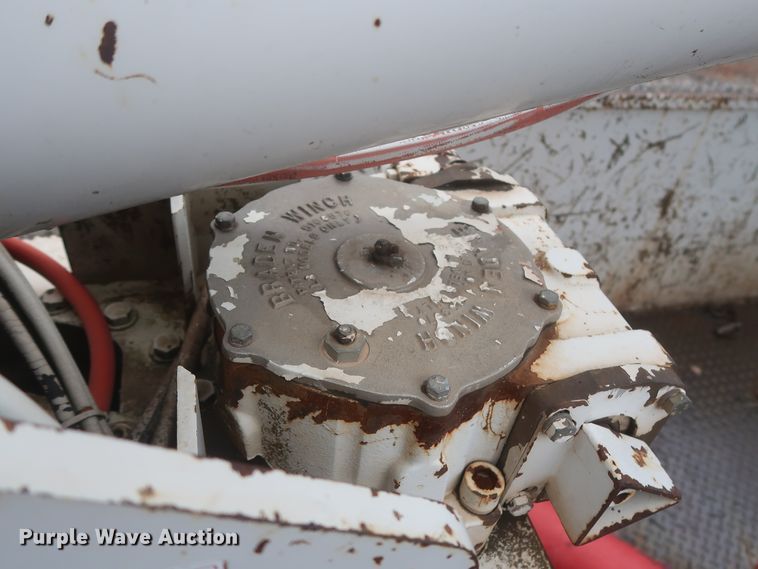 image for item IP9875 2001 GMC C7500  bucket truck