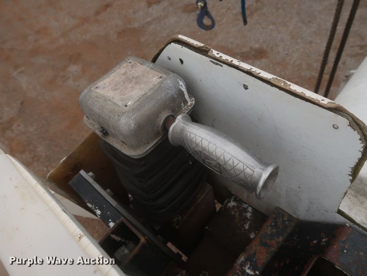 image for item IP9875 2001 GMC C7500  bucket truck