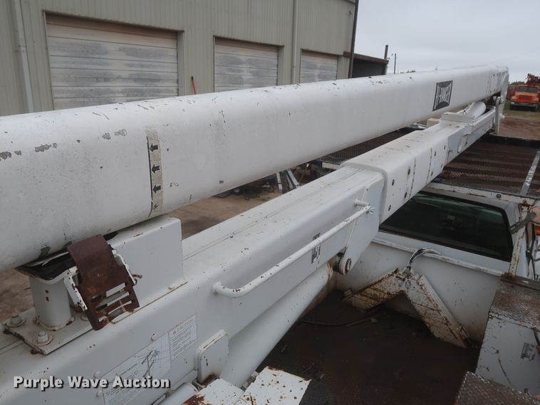 image for item IP9875 2001 GMC C7500  bucket truck