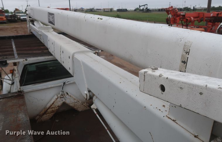 image for item IP9875 2001 GMC C7500  bucket truck