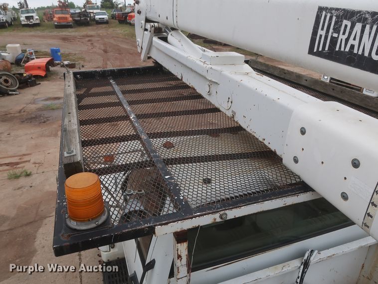 image for item IP9875 2001 GMC C7500  bucket truck