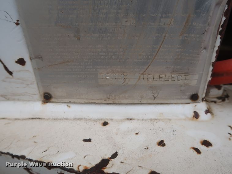 image for item IP9875 2001 GMC C7500  bucket truck