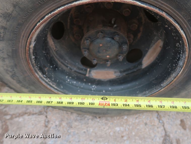 image for item IP9875 2001 GMC C7500  bucket truck