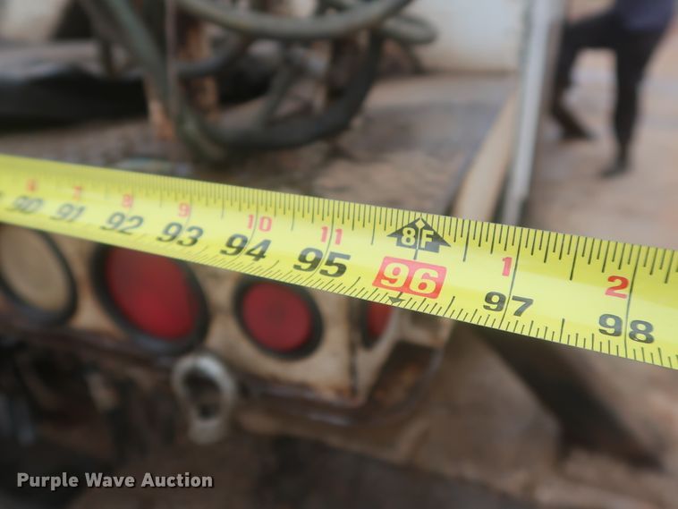 image for item IP9875 2001 GMC C7500  bucket truck