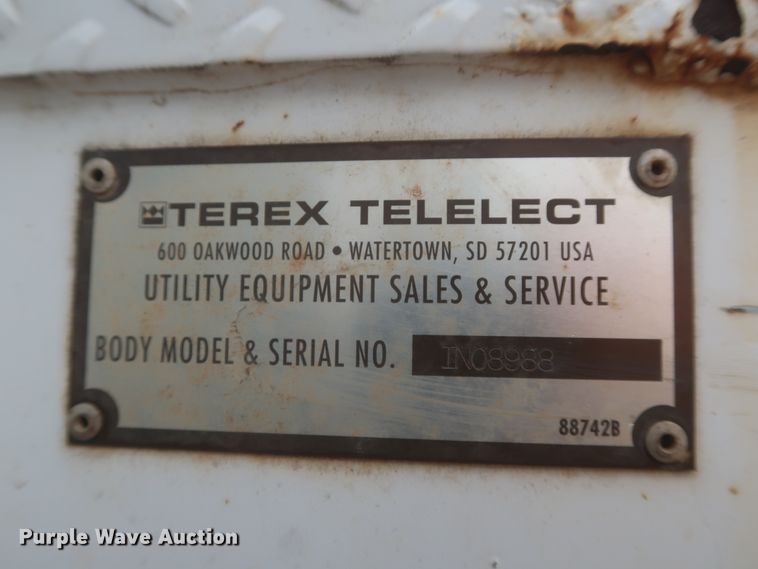 image for item IP9875 2001 GMC C7500  bucket truck